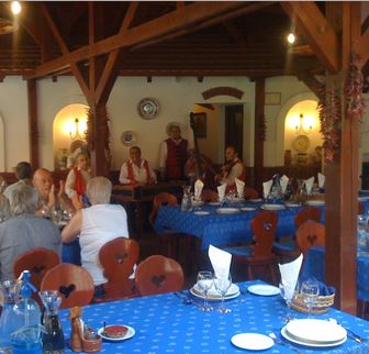 Pranzo con musica zingara