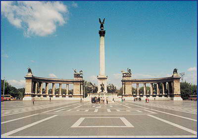 Piazza degli Eroi